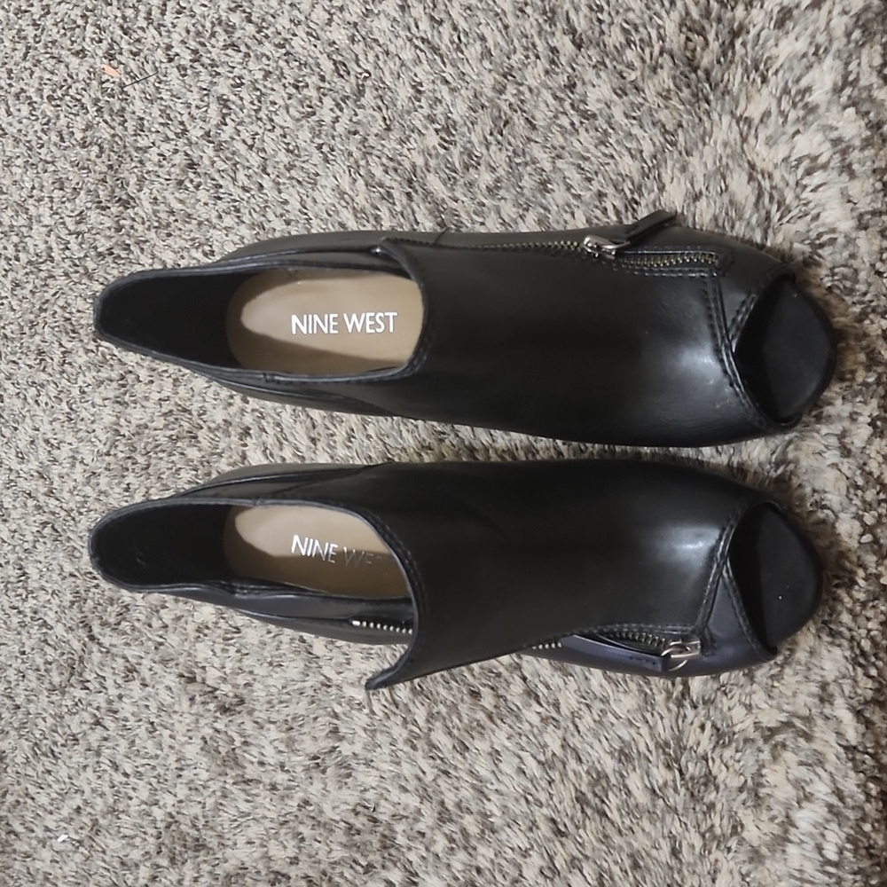NINE WEST